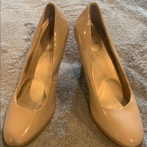 Beige gently used patent leather heels , worn 4x